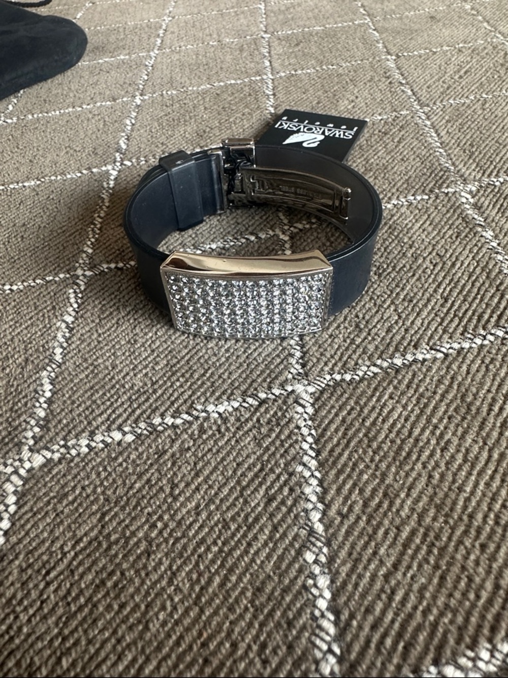 NWT Vintage Swarovski Black translucent rubber bracelet with Pavé Crystal Clasp - Picture 4 of 12